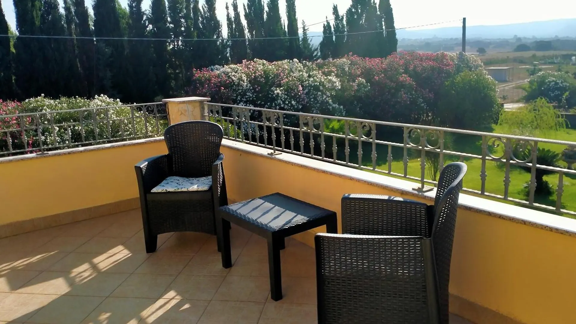 Il Giardino Delle Rose A Lejlighed Olmedo Italien