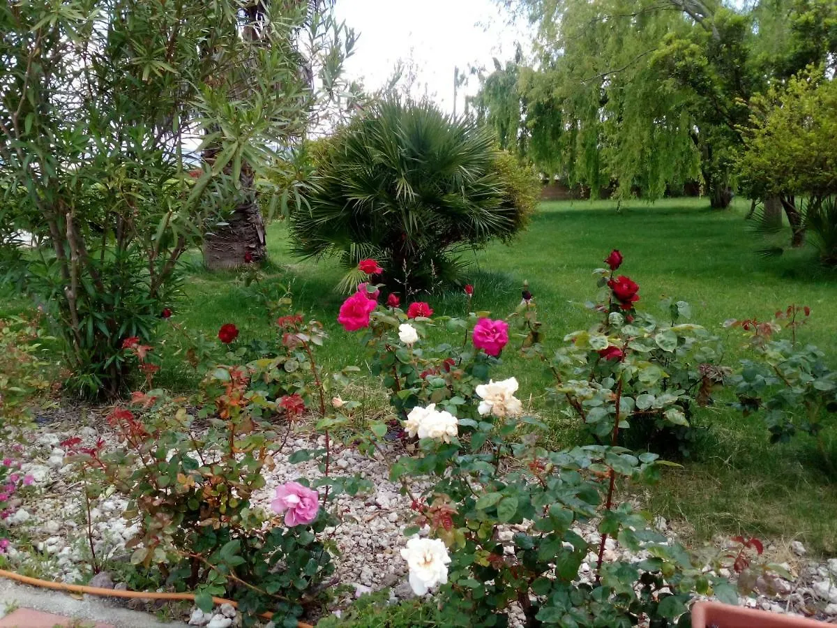 Il Giardino Delle Rose A Lejlighed Olmedo 0*,